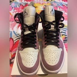 Woman’s air Jordan 1 mid size 11
